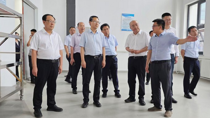 甘肅國(guó)投集團(tuán)黨委書(shū)記、董事長(zhǎng)成廣平一行到西部工程檢測(cè)研發(fā)基地調(diào)研